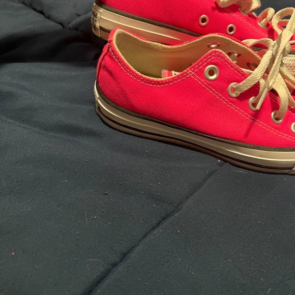 Women’s size 6 men’s size 4 hot pink converse shoes gently used - Picture 5 of 5